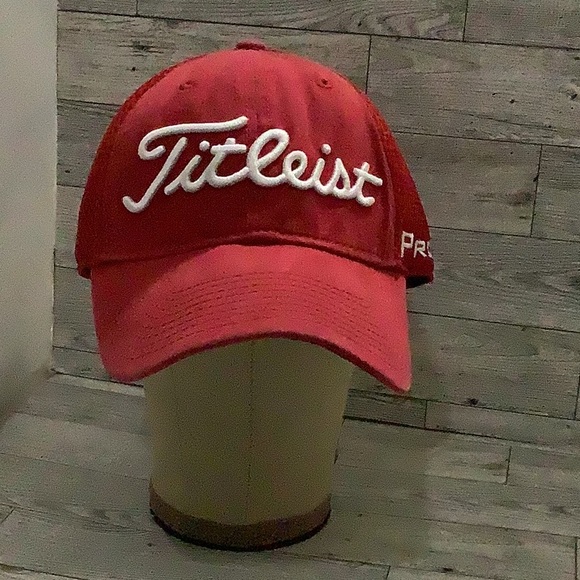 New Era Other - Titleist golf red fitted baseball hat size large/x large